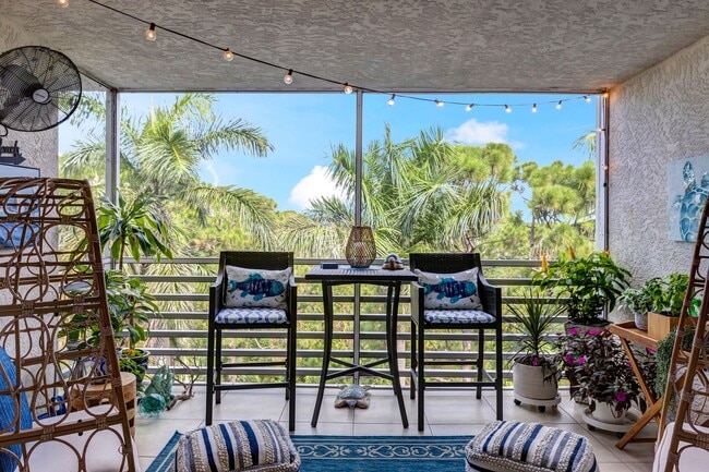 Building Photo - ** NAPLES COVE @ BAY FOREST ** 2 BED / 2 B...