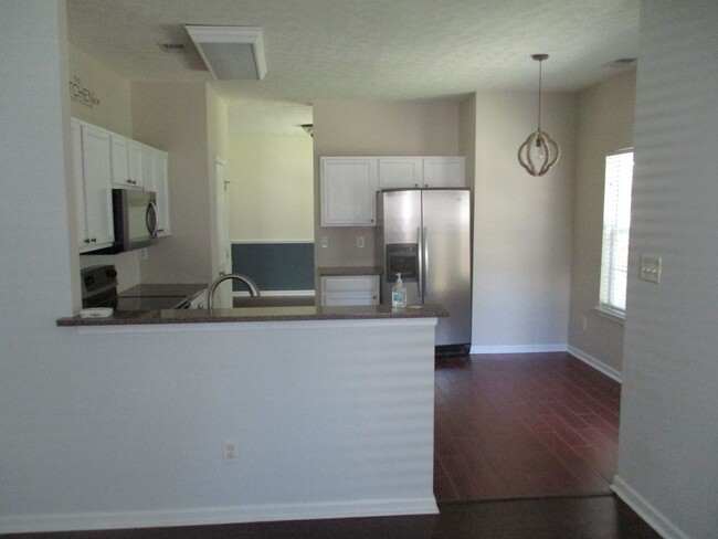 Building Photo - Four Bedroom, 2 1/12 bath, 2036 sqft in Sp...