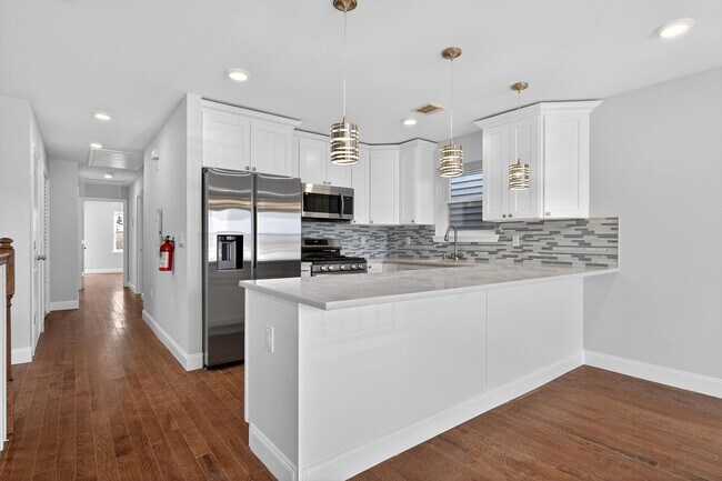 Building Photo - 40 E 5th St