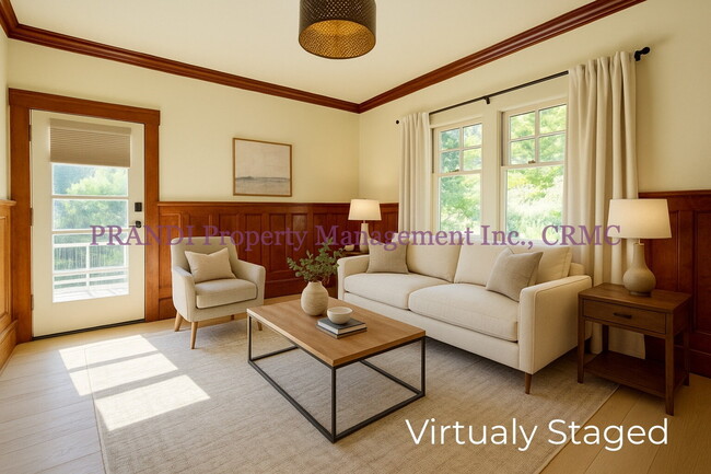 Building Photo - Classic, Modern and Private Home with Fres...