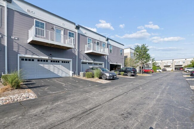 Building Photo - 909 Times Square Dr