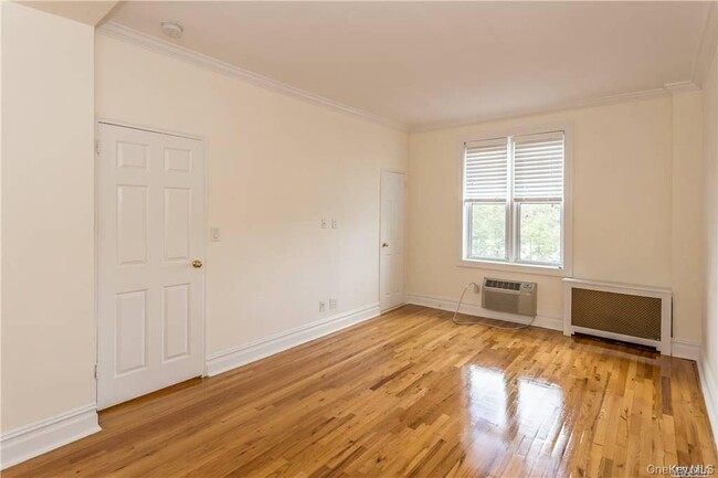 Building Photo - 111 7th St