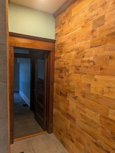 Building Photo - 601 Crescent Ave