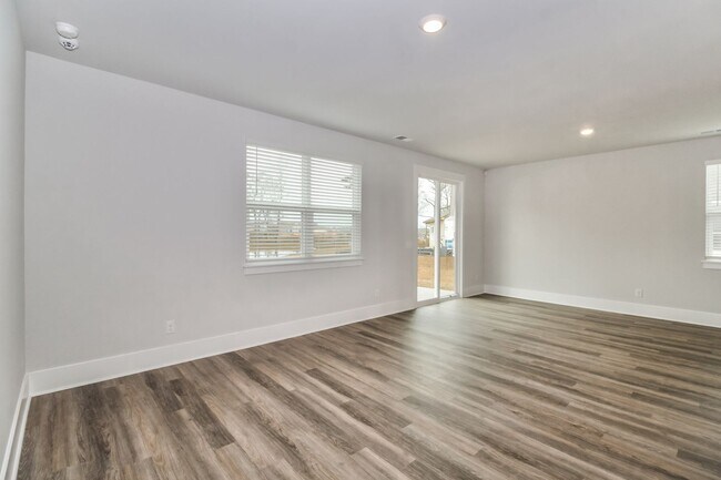 Building Photo - $750 Off 1st Month's Rent - 4 Bdrm/2.5 Bath, Beautiful Home in Rolling Hills