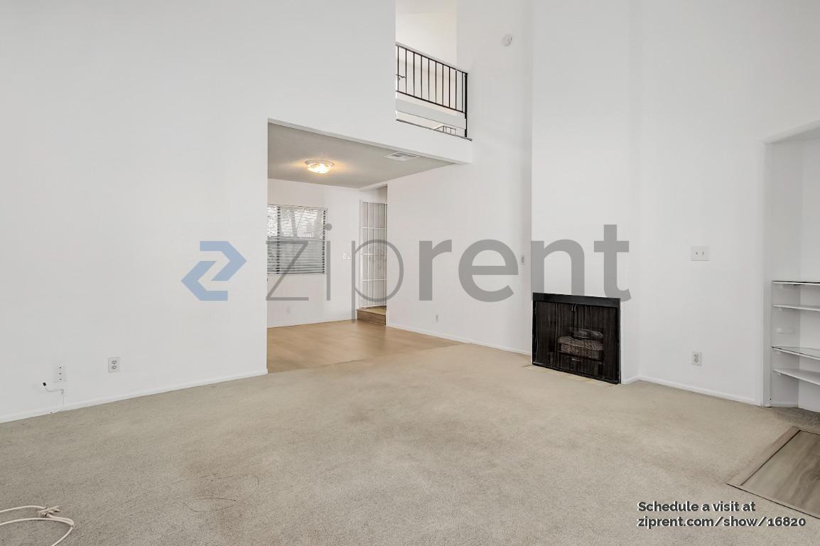 Building Photo - Unit 13