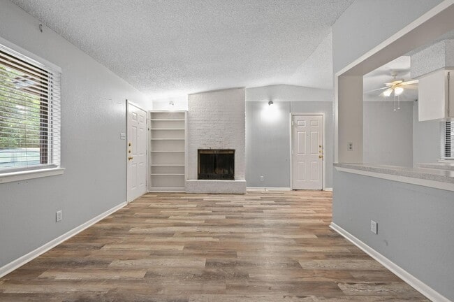Building Photo - 8910 Little Walnut Pkwy