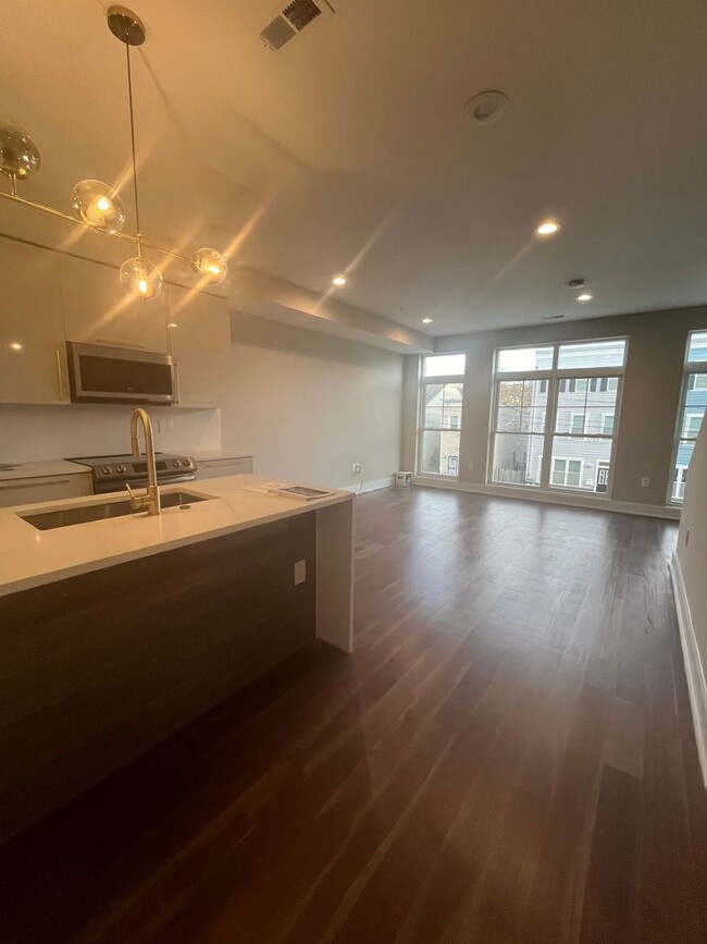 Building Photo - Gorgeous 3 BR/2.5 BA Apartment in Ivy City...