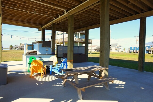 Building Photo - 131 Pieces of 8