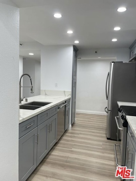 Building Photo - 600 W 9th St