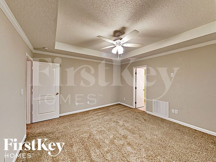 Building Photo - 10900 Thrasher Rd