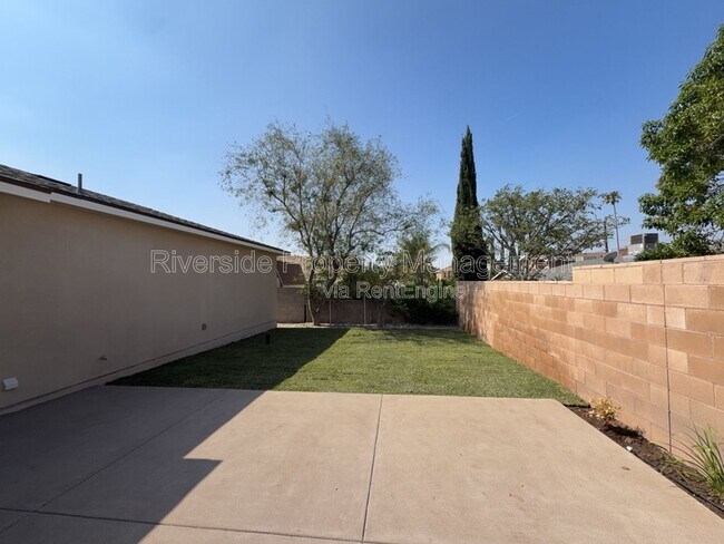 Building Photo - 7893 Mango Ave