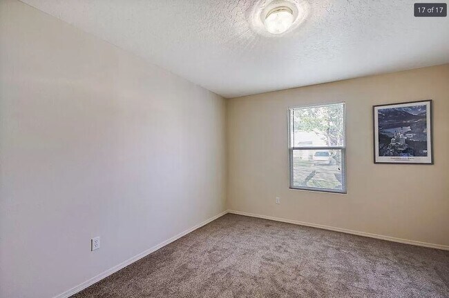 Building Photo - 301 Parkmont Wy