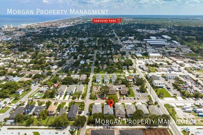 Building Photo - Amazing Freshly Painted Jacksonville Beach...