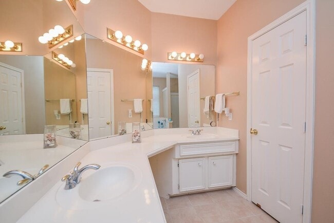 Building Photo - 16311 Candlerock Ct