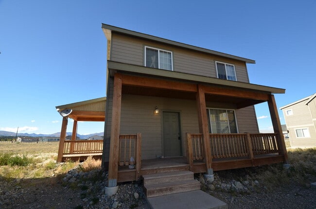 Building Photo - Hardwood floors, Master Suite, Great Storage!