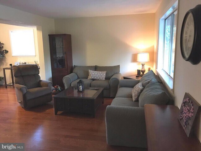 Building Photo - 6554 Pampano Dr