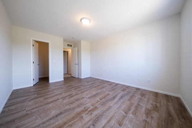 Building Photo - 2246 Flamingo Dr