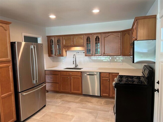 Building Photo - 5417 De Milo Dr