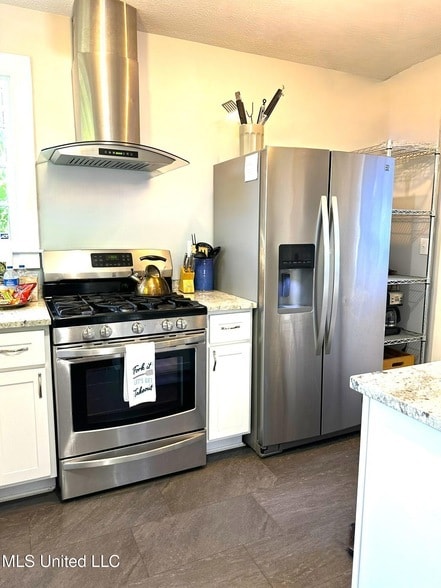 Building Photo - 1323 3rd St