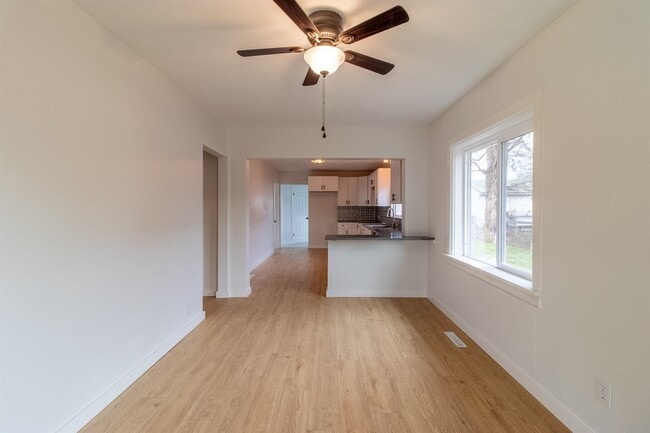 Building Photo - 1731 E Sanson Ave
