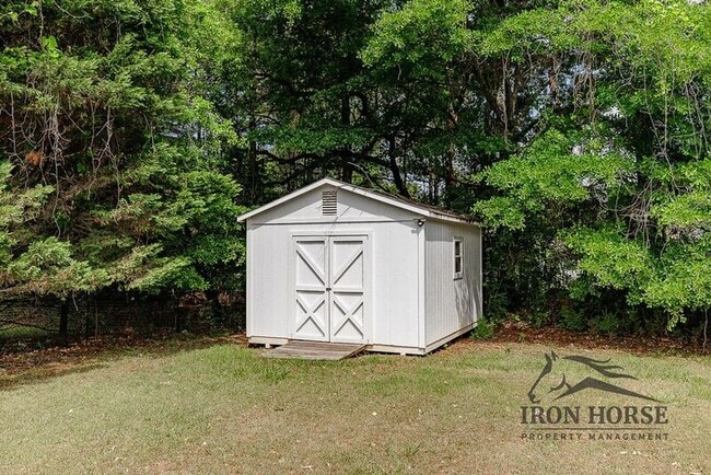 Building Photo - 379 Beech Hollow Trail SW
