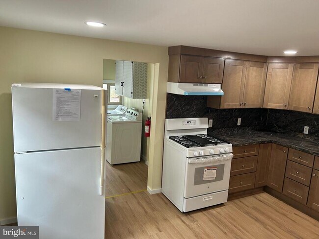 Building Photo - 19 E Millbrooke Ave