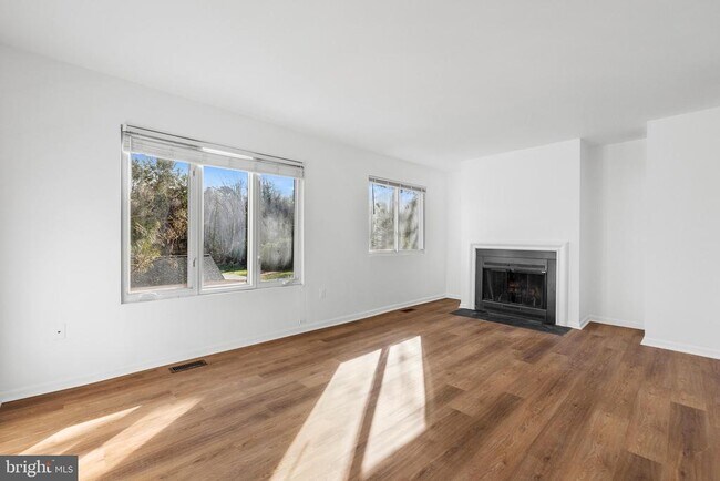 Building Photo - 6911 Cipriano Woods Ct