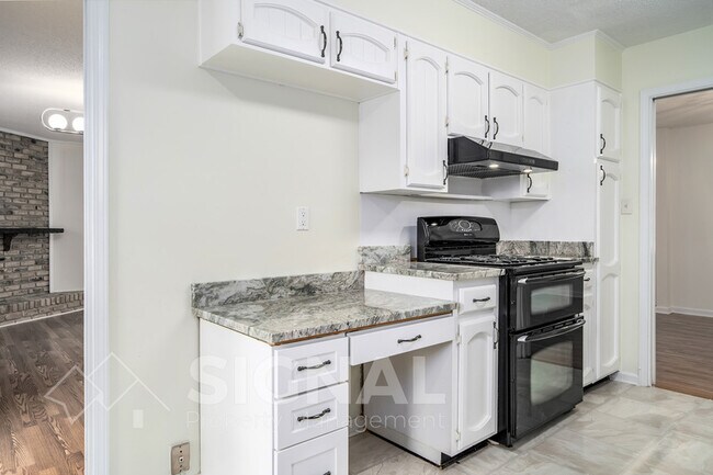 Building Photo - 2245 Tal Heim Dr