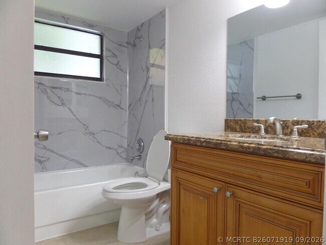 Building Photo - 1523 Lake Crystal Dr