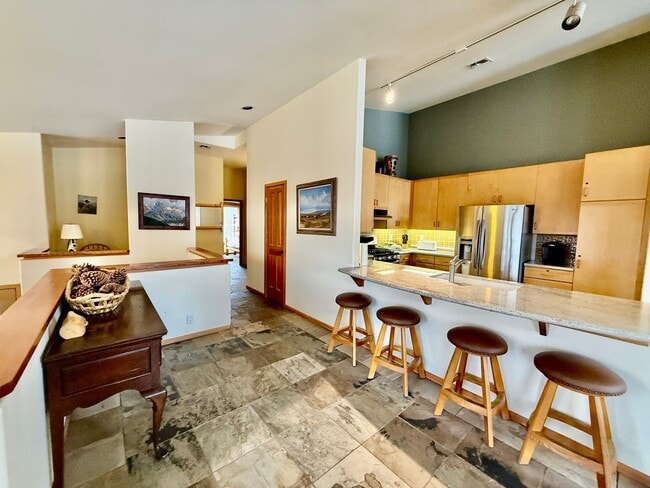 Building Photo - Snowcreek V – Stunning 4 Bed, 3 Bath Corner Unit