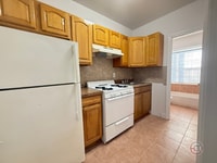 Building Photo - 1644 Williamsbridge Rd