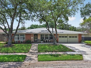 Building Photo - 609 Peerman Pl