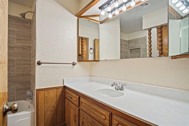 Building Photo - 1125 N Patterson Dr