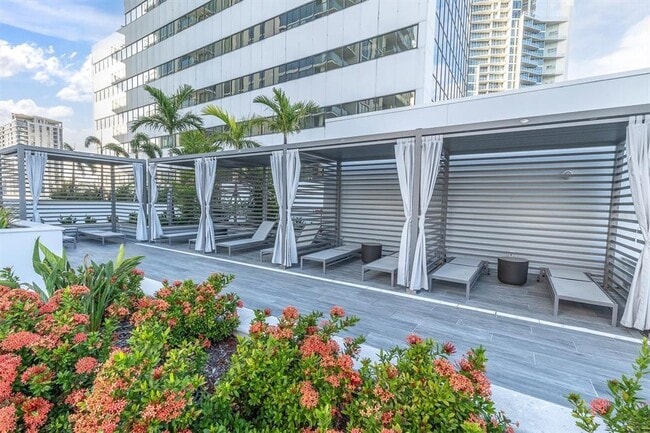 Building Photo - 301 1st St S