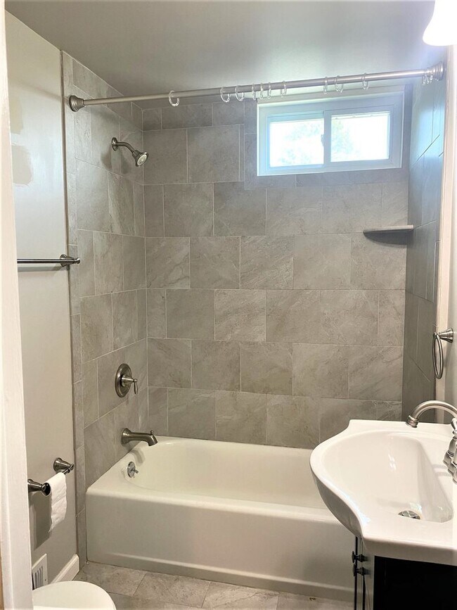 Building Photo - 3401 Berkley Ave