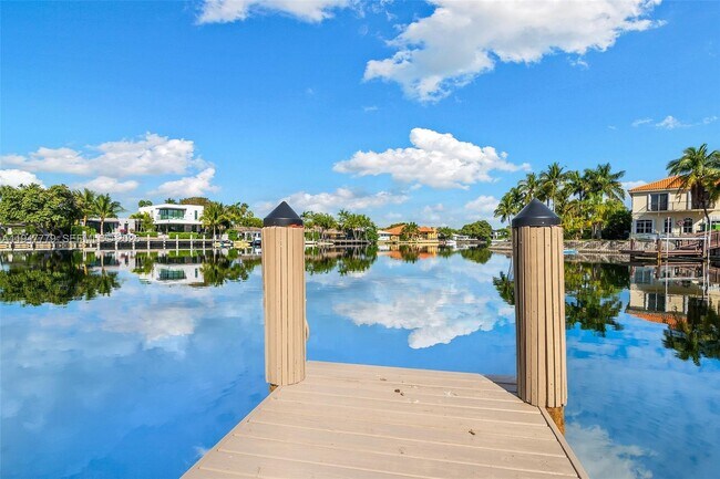 Building Photo - 1500 Shoreline Way