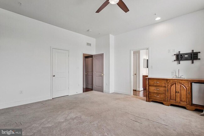 Building Photo - 703 Skippers Ln