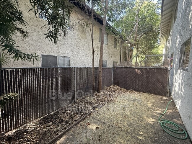 Building Photo - 403 Maple St