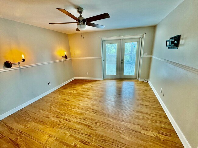 Building Photo - Available now! 3 BR/3BA Madson riverfront ...