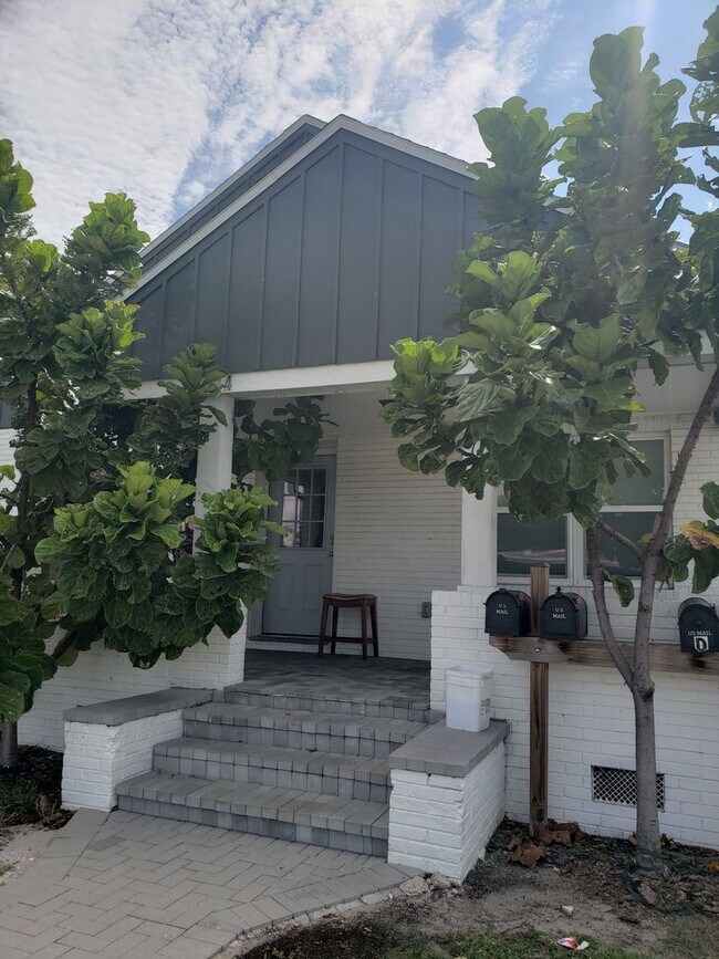 Building Photo - 224 6th St SW