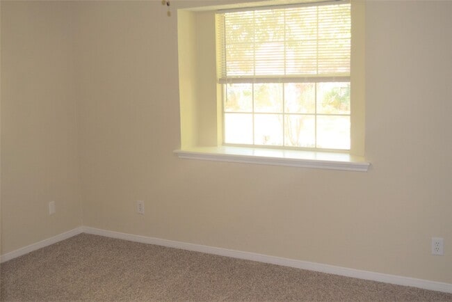 Building Photo - 6207 Northway Dr