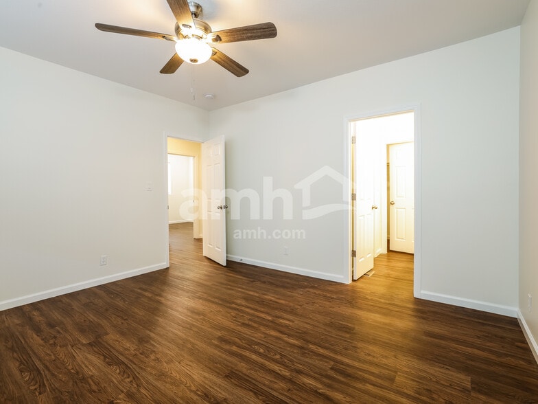 Building Photo - 2215 Eagle Greens Dr