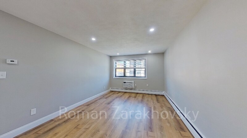 Building Photo - 39 Shepard St