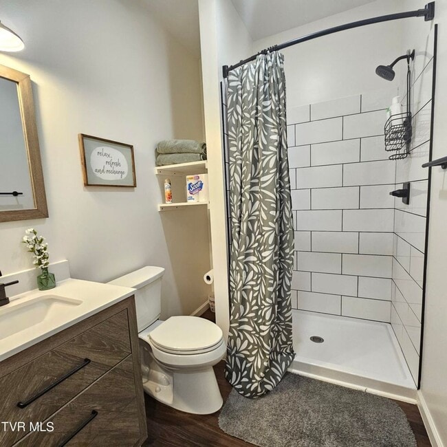 Building Photo - Modern 2-bedroom, 2 bathroom apartment convienent location