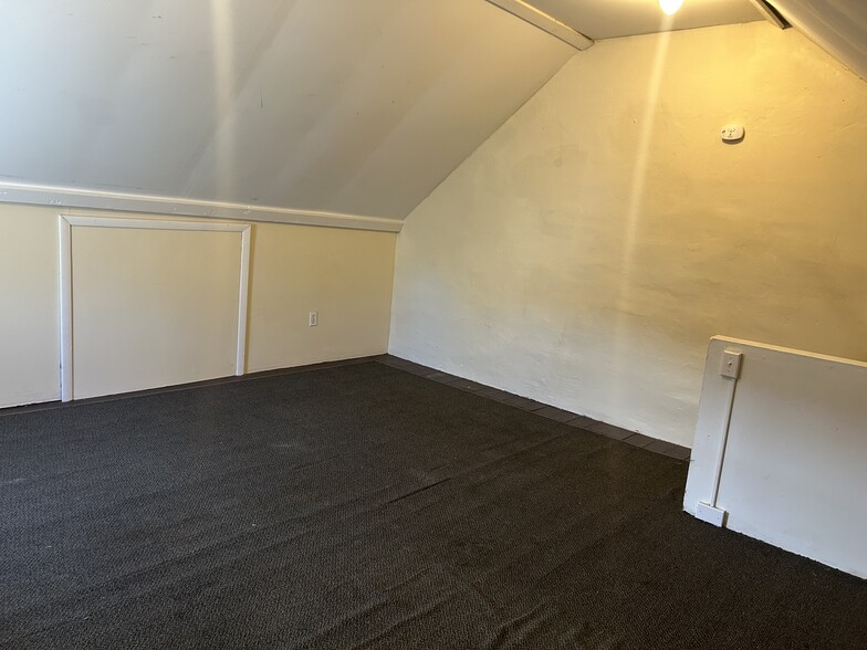 3rd floor bedroom - 604 E 5th St