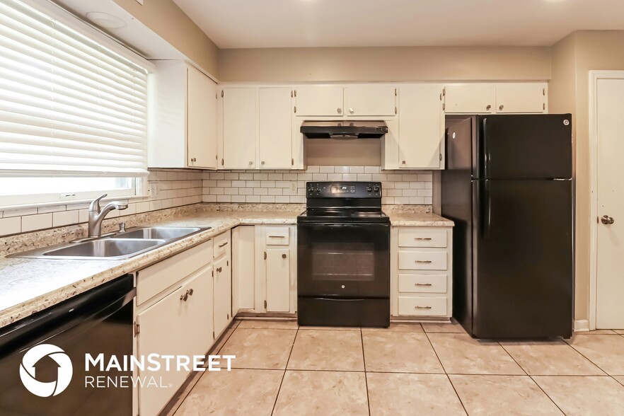 Building Photo - 7200 Willow Ave