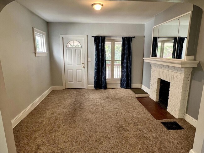 Building Photo - 212 E Hudson St