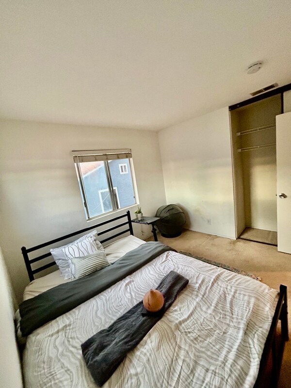 Building Photo - 23604 Tarara Dr