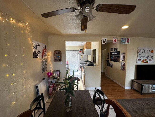 Building Photo - "Charming 4-Bed, 2-Bath Home in Denver's Vibrant Neighborhood!"