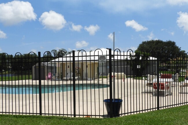 Building Photo - 1520 Vista Lake Cir